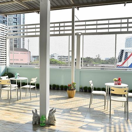 Take A Rest Hotel Bangkok Exterior photo