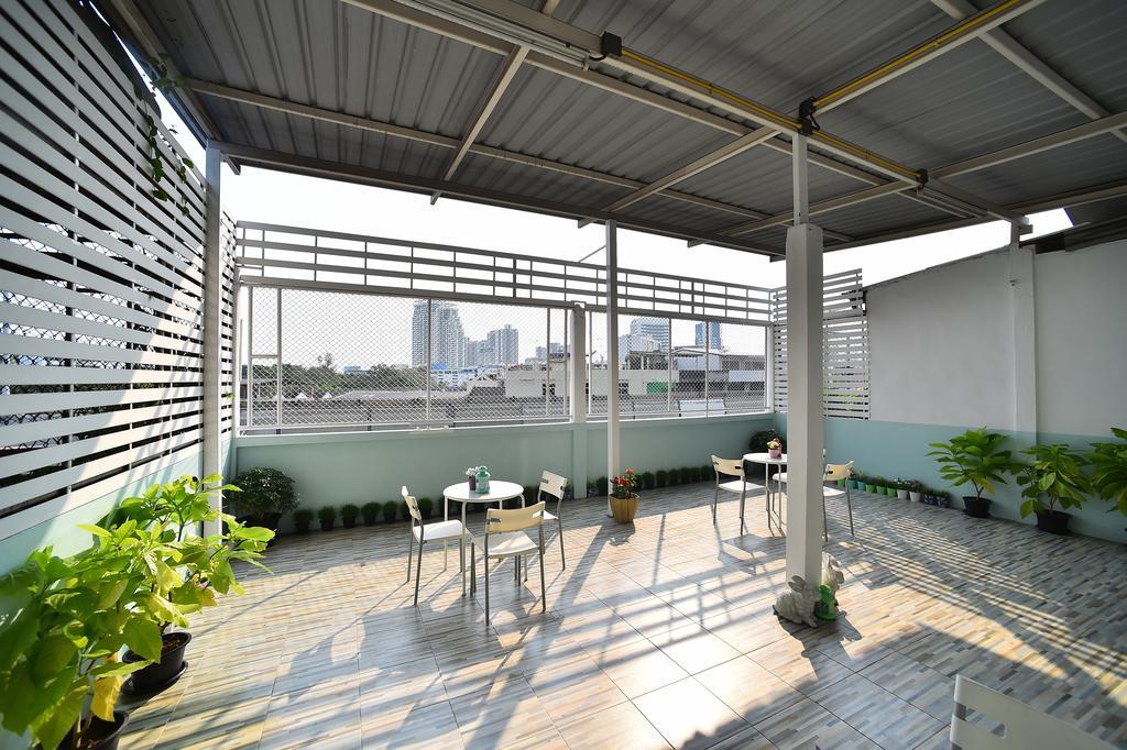 Take A Rest Hotel Bangkok Exterior photo