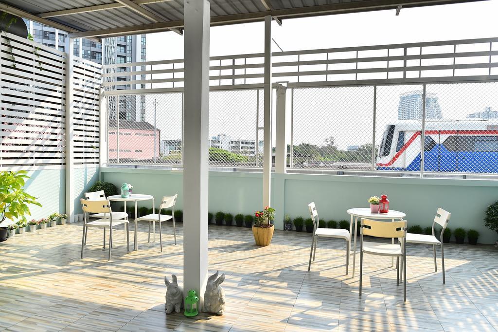 Take A Rest Hotel Bangkok Exterior photo